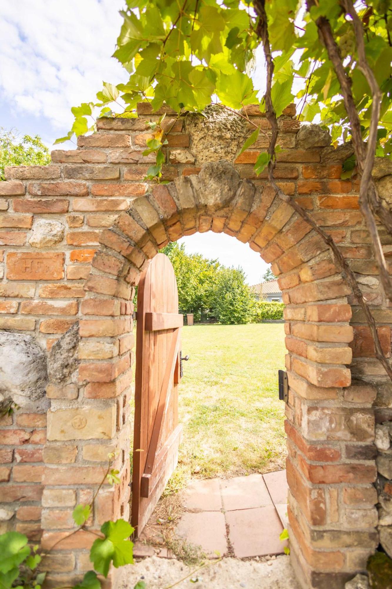 Penzion Moravská oáza Valtice Esterno foto